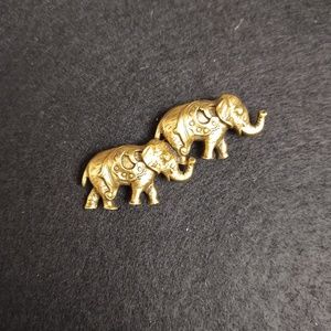 😄 3 for $13 Elephant brooch